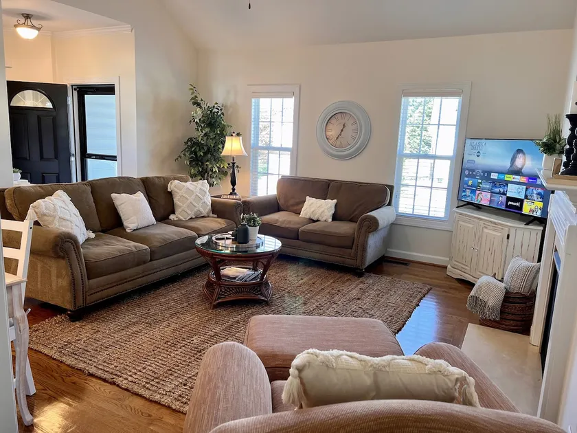 Gateway Getaway-Near RDU, RTP, Angus Barn,Downtown - Image 1