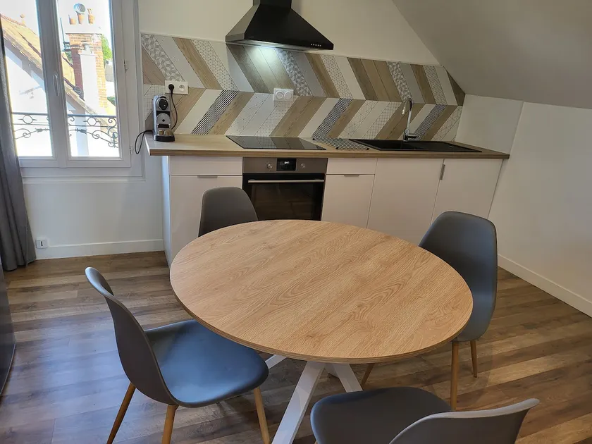 Beautiful cozy apartment, Paris 18 minutes away and Gare St Brice 2 minutes away - Image 1