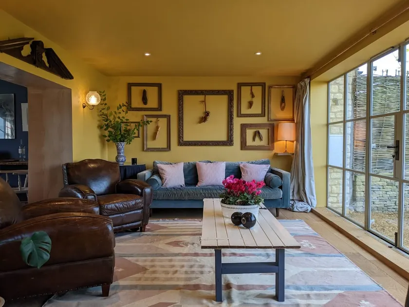 Stylish 3 bed Cotswold cottage with stunning views - Image 1