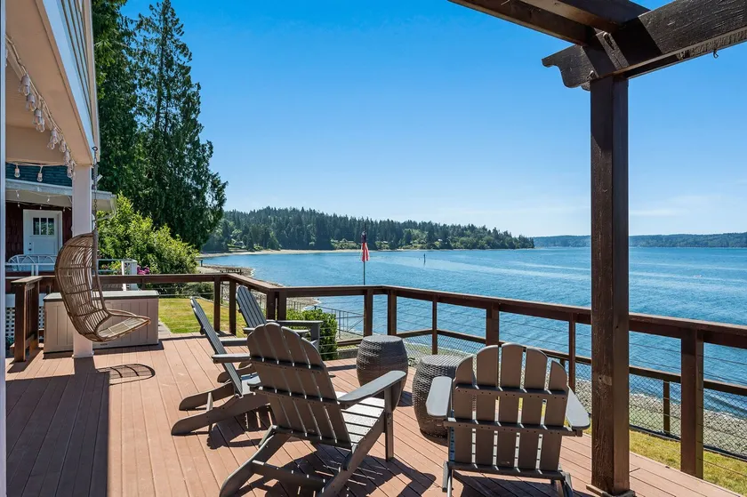 Sunset Shores: Waterfront Cottage on Vashon Island - Image 1