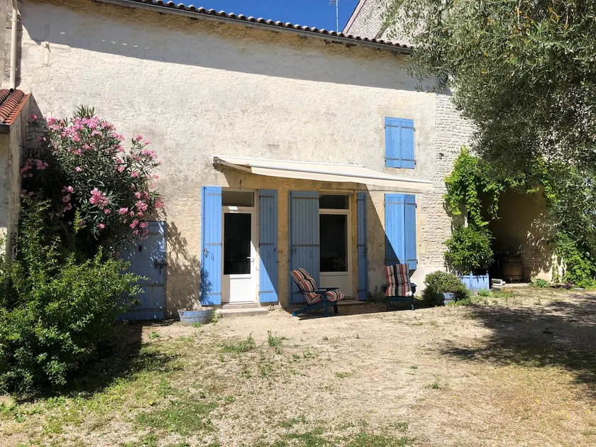 Lovely cottage with pool - Image 1