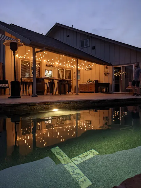 805 Oasis ~ Studio suite w/ private pool & hot tub - Image 1