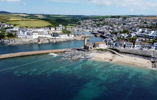 Cozy converted net loft in the heart of Porthleven - Image 1