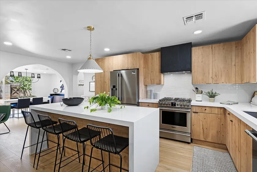 NEW 1 Min Walk DT Gilbert - 4 Bedroom Retreat - Image 1