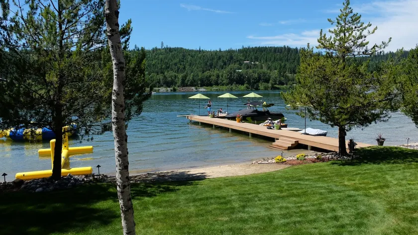 Waterfront Log Home | Private Dock | Expansive Beautiful Yard and Gardens - Image 1