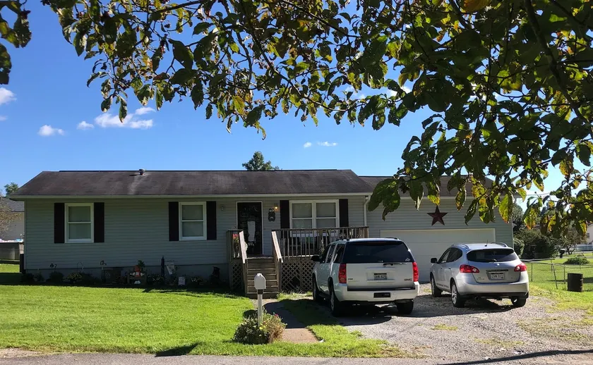 Pet-Friendly 3 bedroom cozy home - Image 1