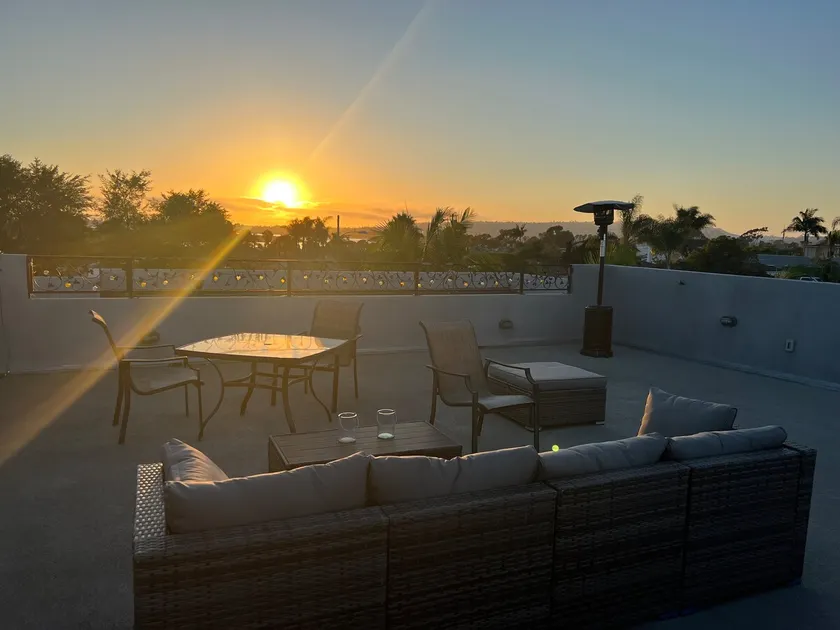 Awesome Bay Park Home W/ Roof Top Patio - Entire - Image 1