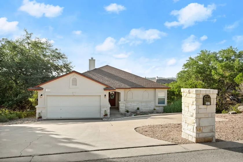 Lake Travis Home+Free Golf Cart+PickleBall+Views - Image 1