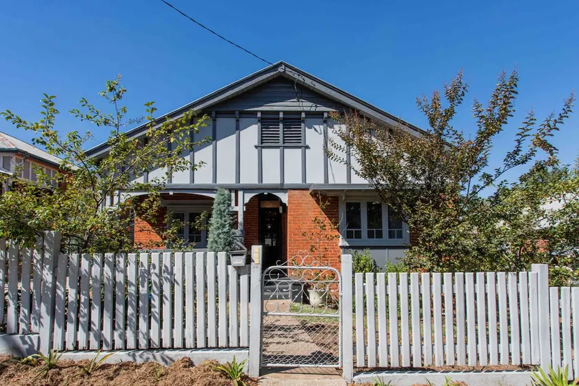 Fitzroy House - Federation charm near town centre - Image 1