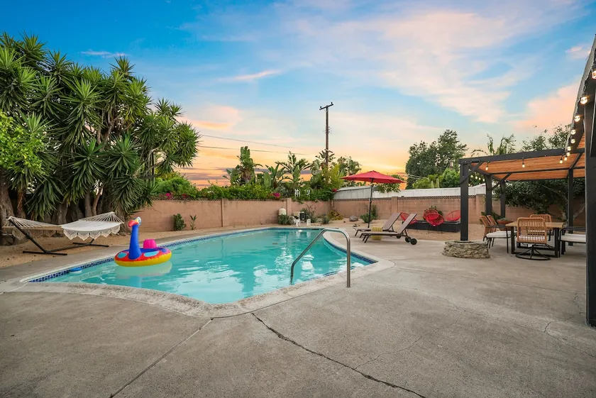 Disneyland, Oc, heated pool, near beach, sleeps12 - Image 1