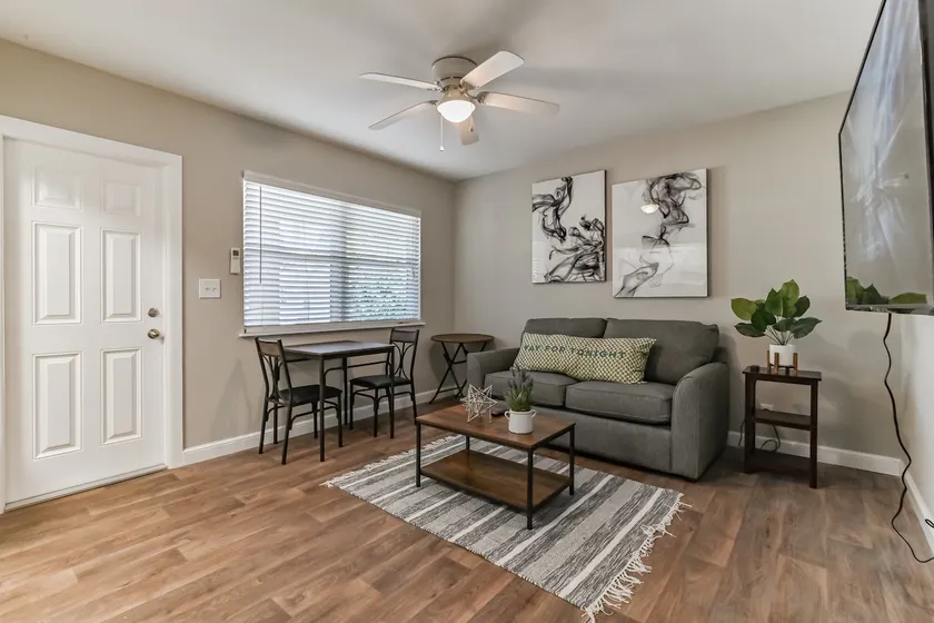 Lovely 1 Bedroom Steps from the Beach - Image 1