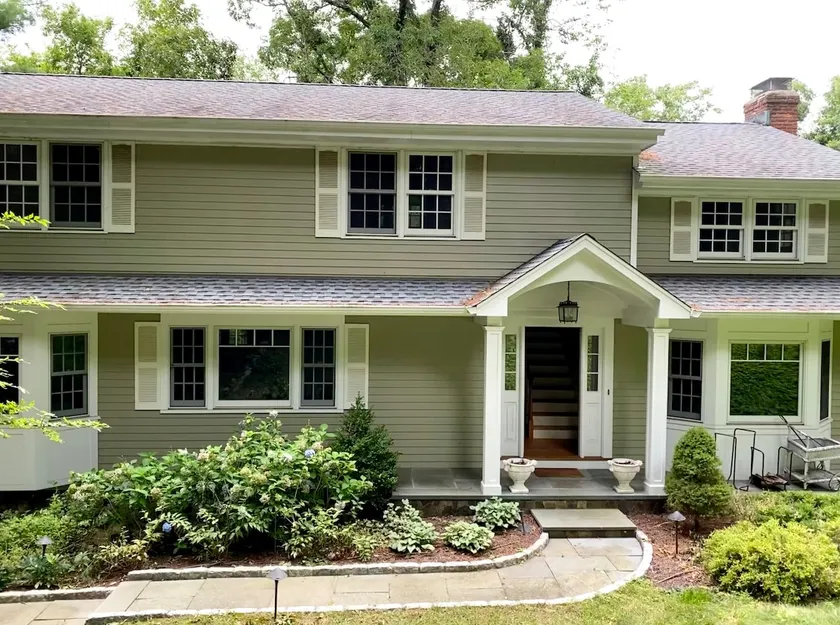 Cheerful 4 bedroom home w/study, gym & fireplace - Image 1