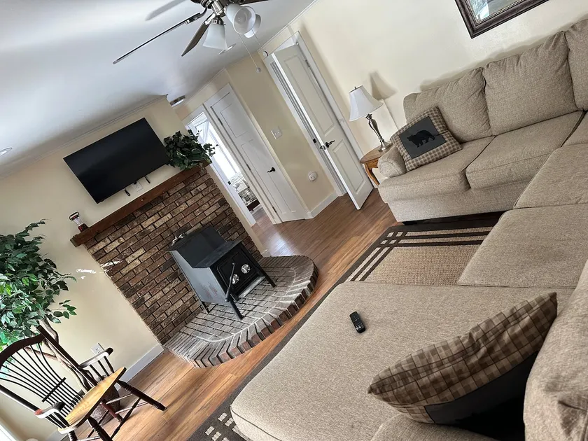 Large two bedroom suite - Image 1