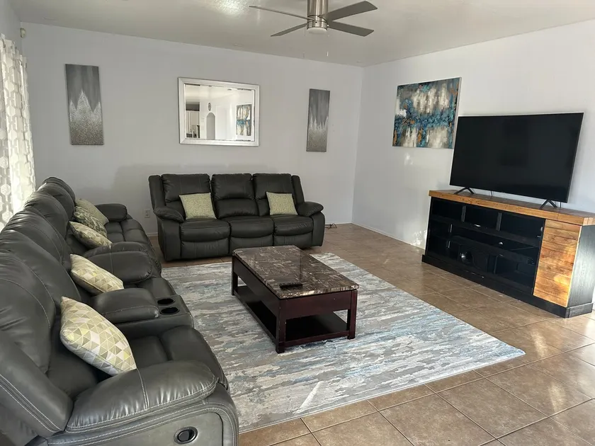 Spacious home, sleeps 22. - Image 1