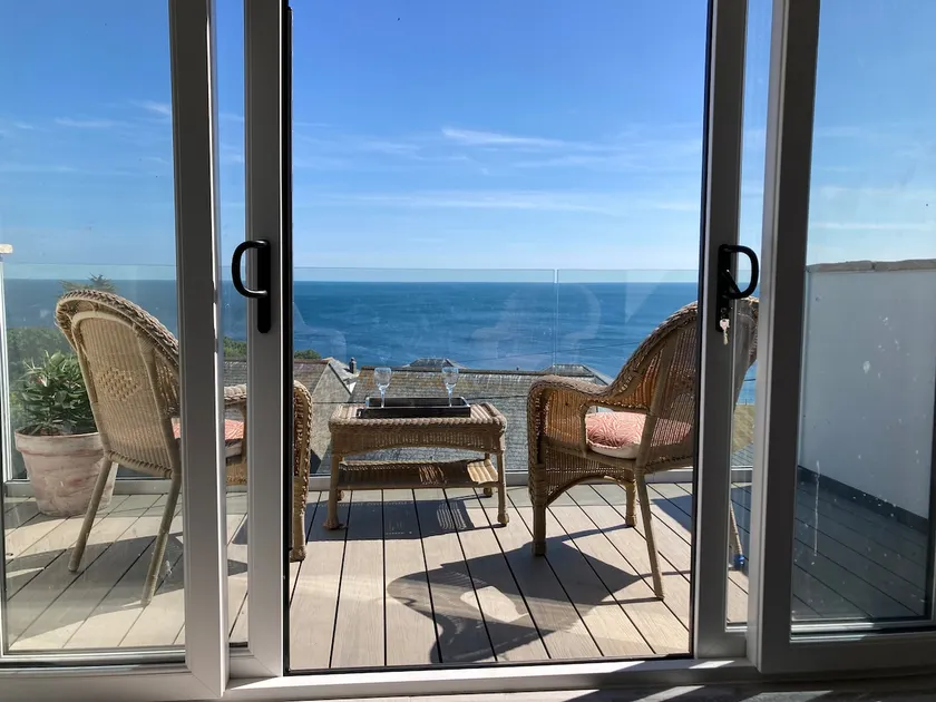 Cornish Seaside Apartment with Fantastic Sea Views - Image 1