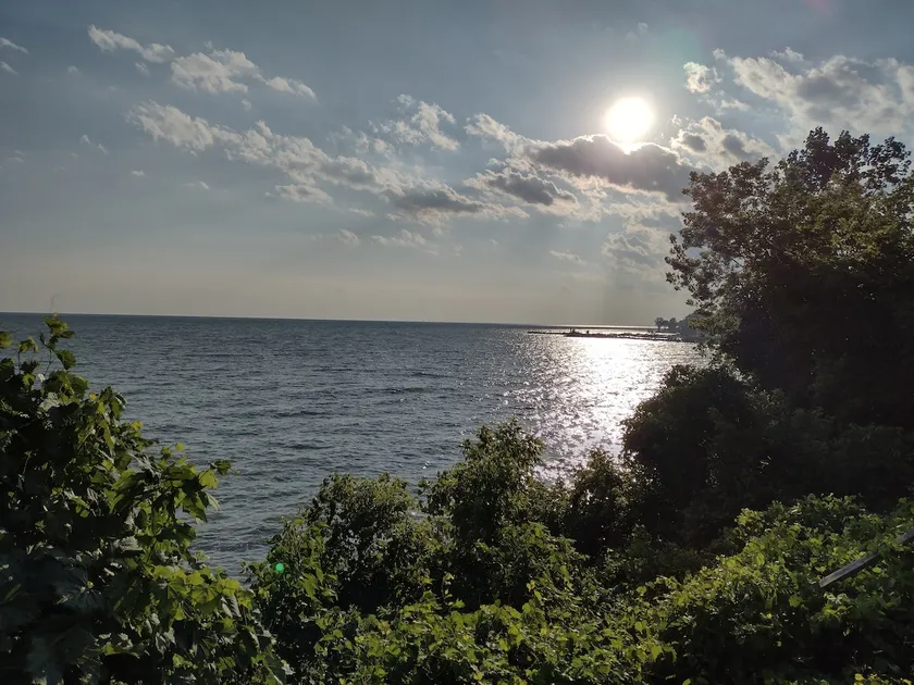 ”That 70's Cottage” (on Lake Erie!) Free Firewood! - Image 1