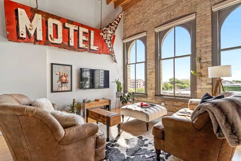 Vintage Motel Dig, City View, FREE Parking, Gym, 1 BD - Image 1
