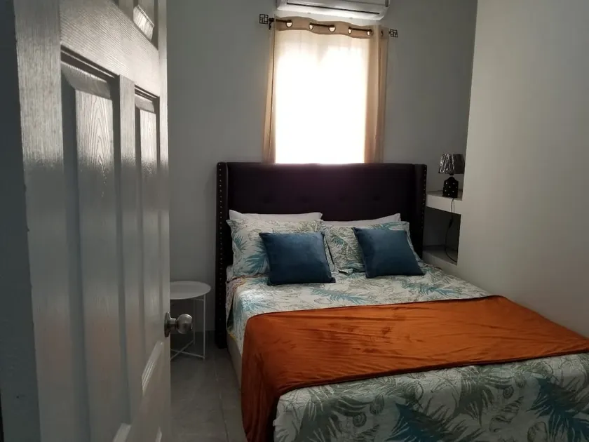 Lovely 1-bedroom rental unit with free parking - Image 1