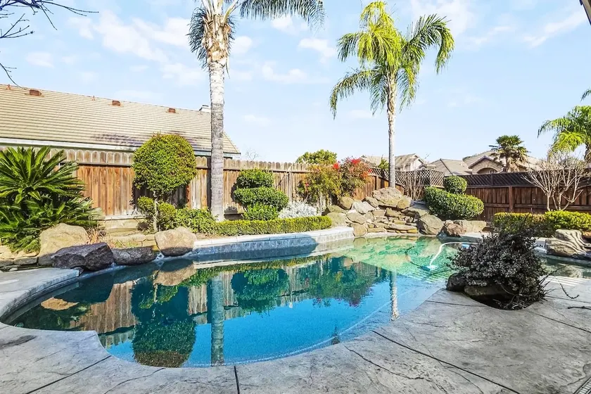 3BR Family Home with Pool and Hot Tub - Image 1