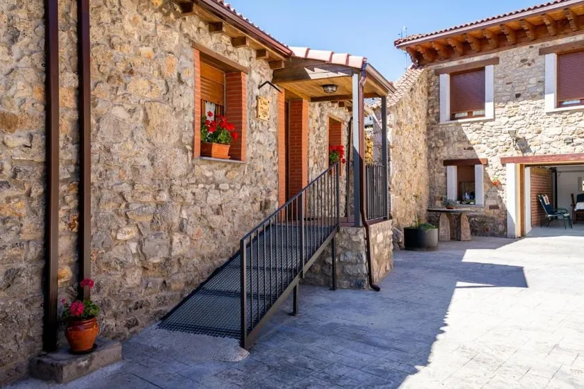 Rural House Solapeña (Oak) - Image 1