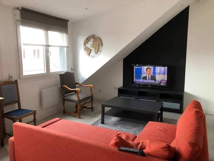 Beautiful 3-bedroom apartment in a residence - Image 1