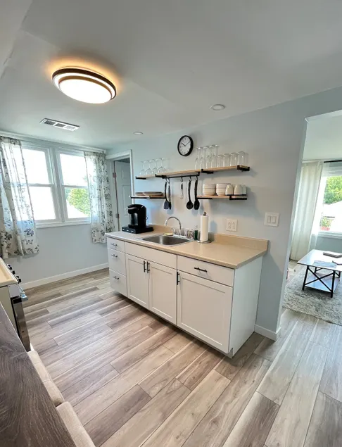 Centrally Located Comfort Cove - Image 1