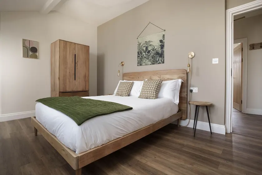 Contemporary First Floor Apartment Central Penzance - Image 1
