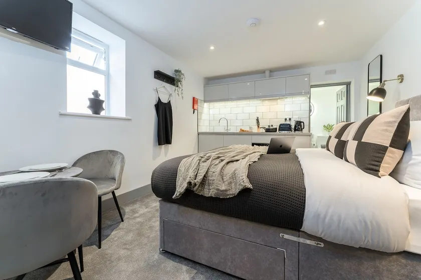 Smart Studio; Long Stay Discounts, Free Parking - Image 1