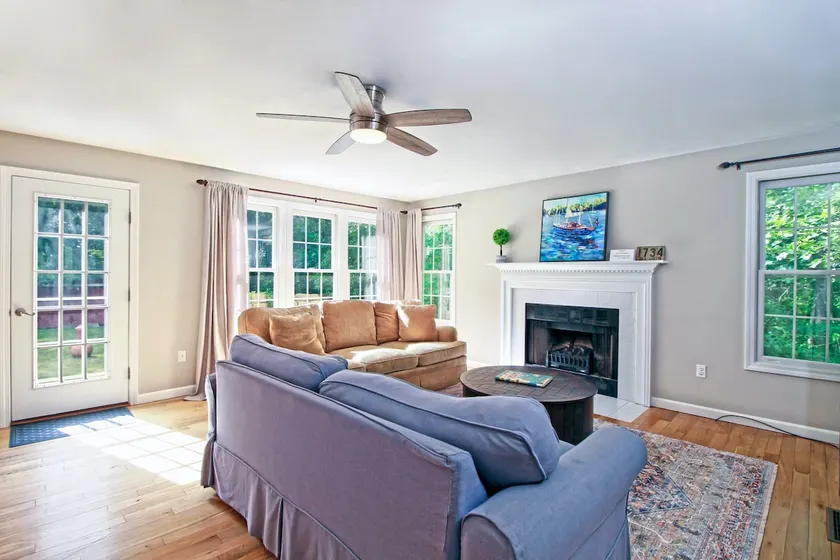 Summer Escape King Ensuite 20 min Newport/Beaches - Image 1