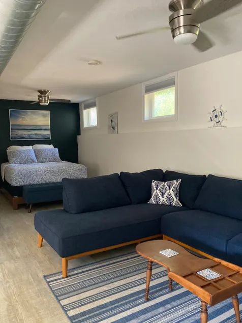 Cozy studio cottage, walk to beach 🏖 - Image 1