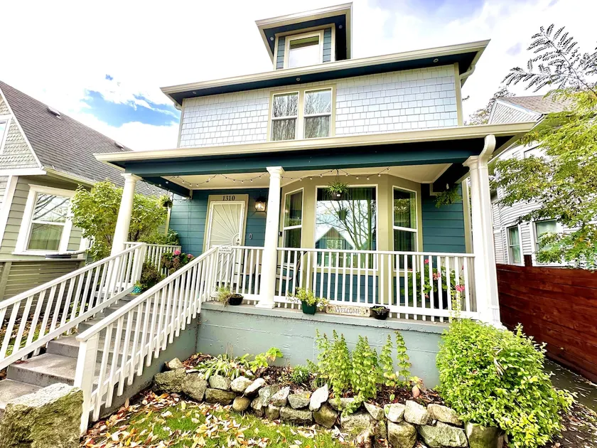 1904 home near Tacoma dome & convention center - Image 1