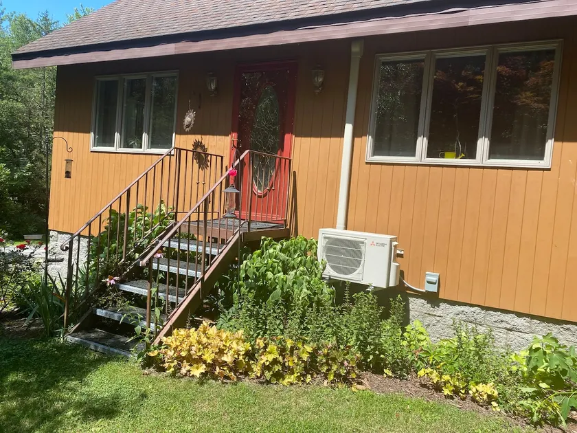 Saugerties 2 bedroom apartment in wooded setting - Image 1