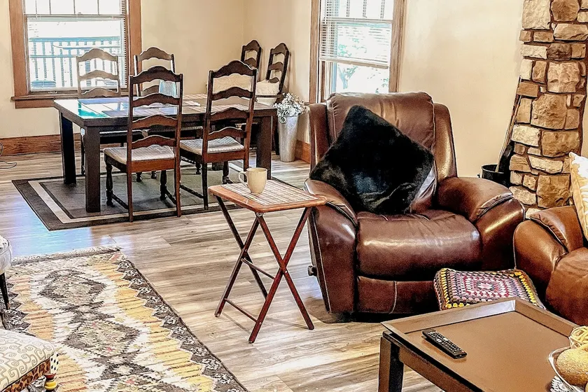 Cozy 3 Bedroom, Steps from Downtown, Free Parking - Image 1