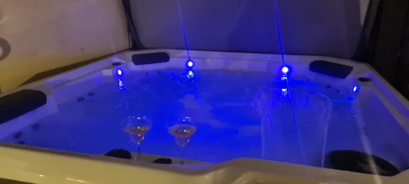 The house of happiness and its jacuzzi all year round - Image 1