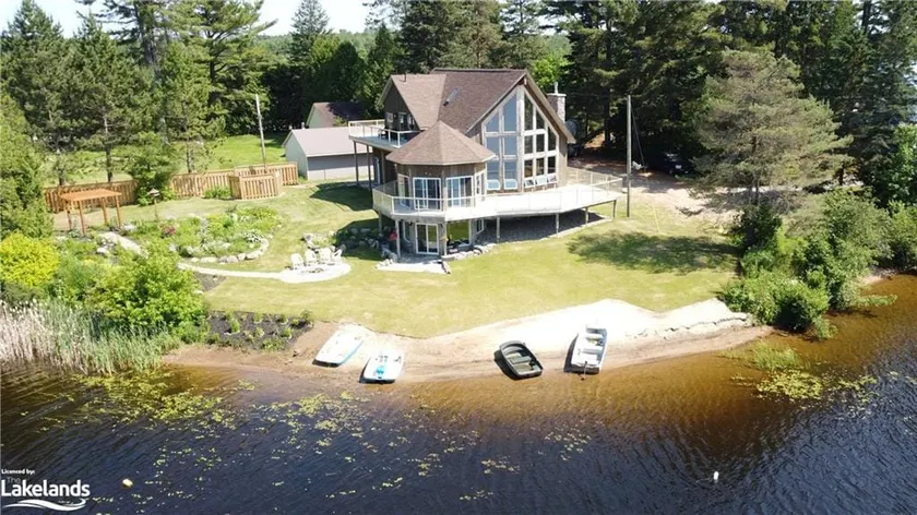 Luxury Lakeview Dream Cottage with Hot Tub - Image 1