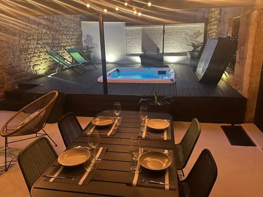 Accommodation with private Jacuzzi and sauna - Image 1