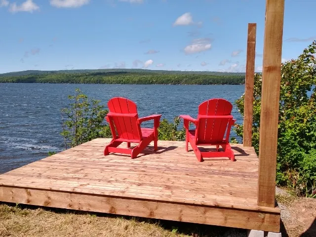 Lakefront cottage with hot tub 2Br - Image 1
