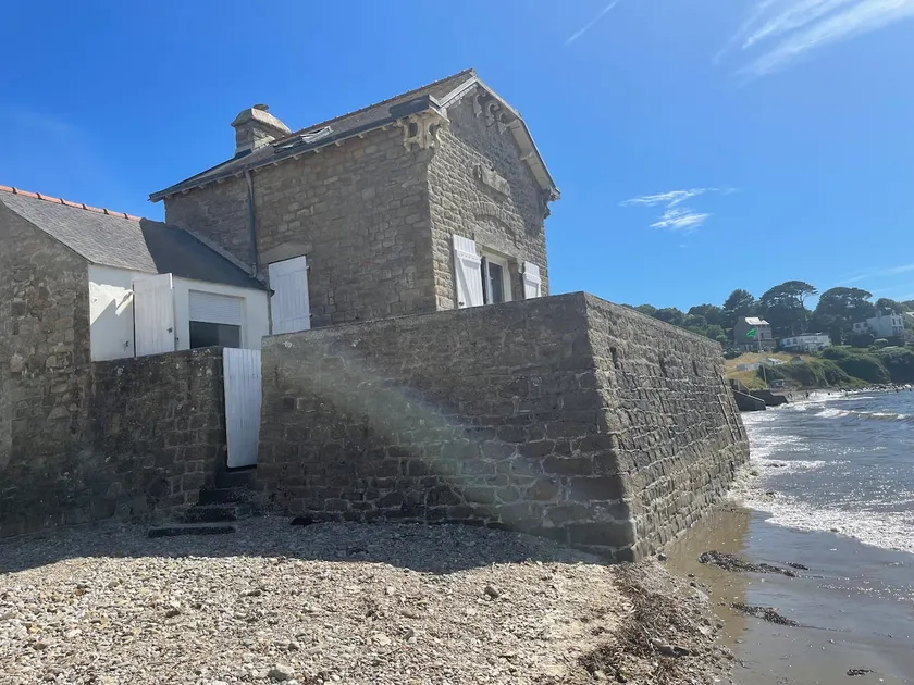 Douarnenez: house on the waterfront - Image 1