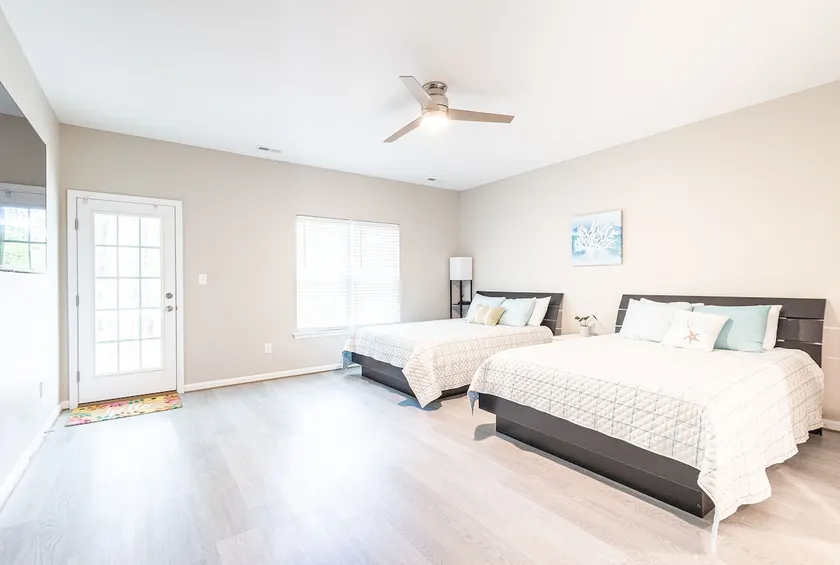 Warwick Dreamscape 5 BR Rancher|2 masters - Image 1