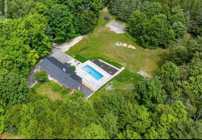 Spacious Getaway w/ Swiming Pool OR hot tub - Image 1