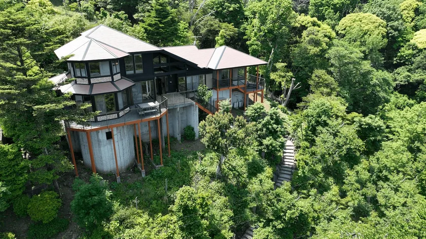 A luxury private inn with a view of the Rias coast of Izu, with a hot spring bath and sauna - Image 1