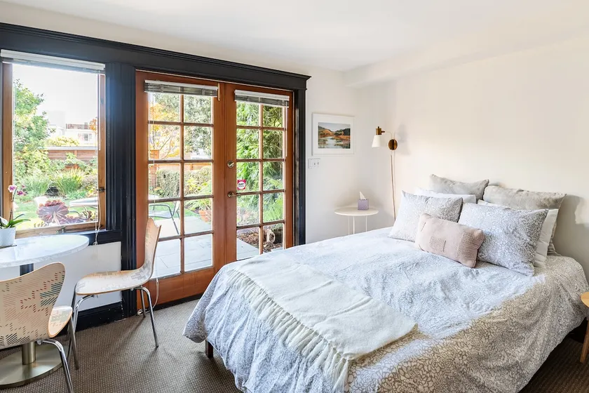 Cheerful Private Garden Studio - Image 1
