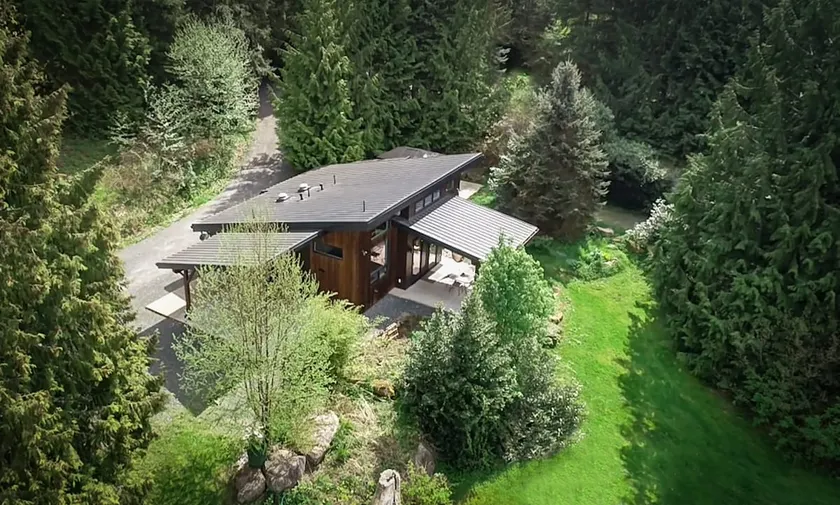 Bellingham Meadows- with hot tub and king size bed - Image 1