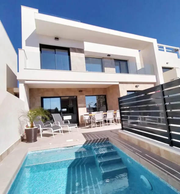 Exclusive Modern Villa with Lake Views, Wi-Fi & Air Conditioning - Image 1