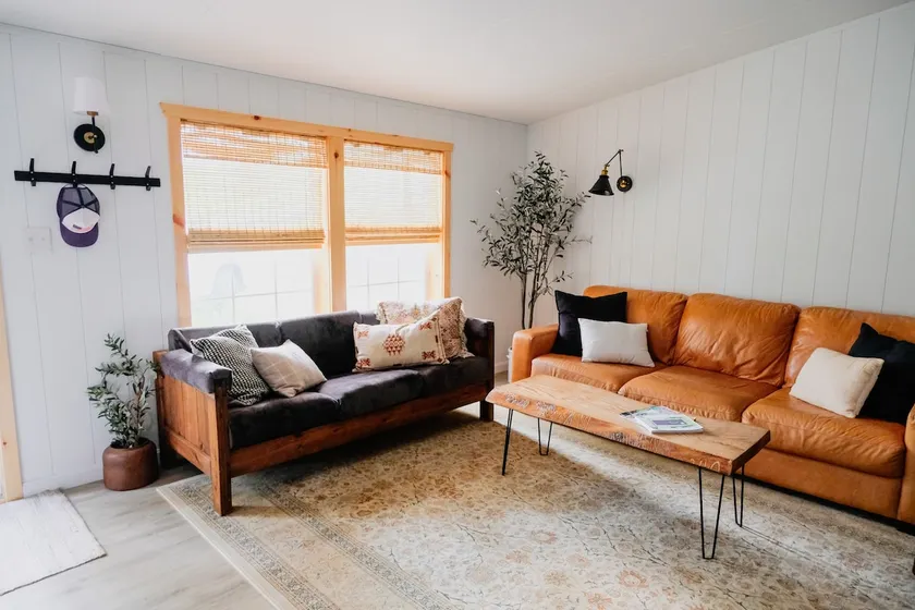 Newly renovated, 3 bedroom, cozy lake house. - Image 1
