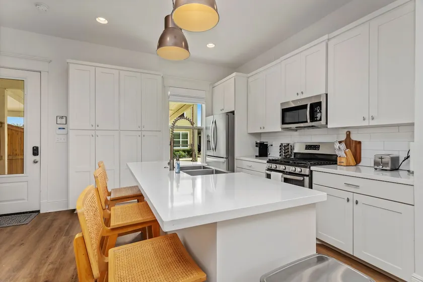CASINO - DOWNTOWN AREA 3 Bedroom 2 home with 5 bed - Image 1