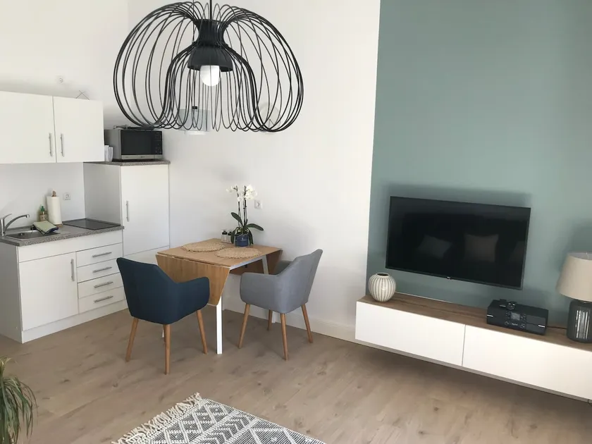 Beautiful 1.5 room apartment with outdoor terrace - Image 1