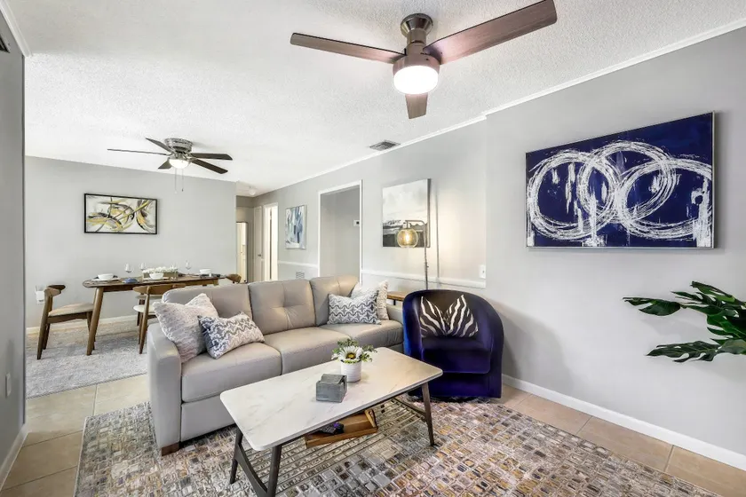 Lovely Beach Bungalow pool/spa 1.5 mile bch Naples - Image 1