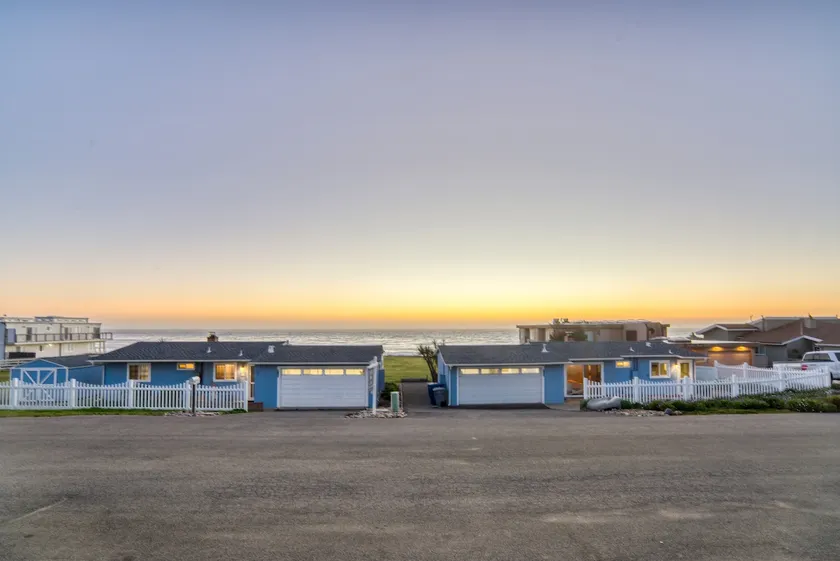 Cozy cottage on a full ocean-front acre - Image 1