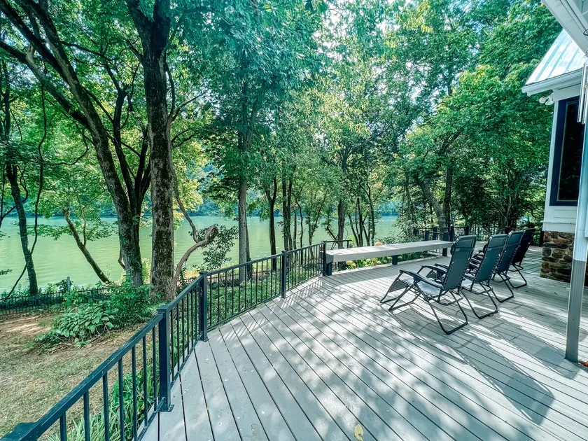 Newly Renovated White River Retreat, Sleeps 18 - Image 1